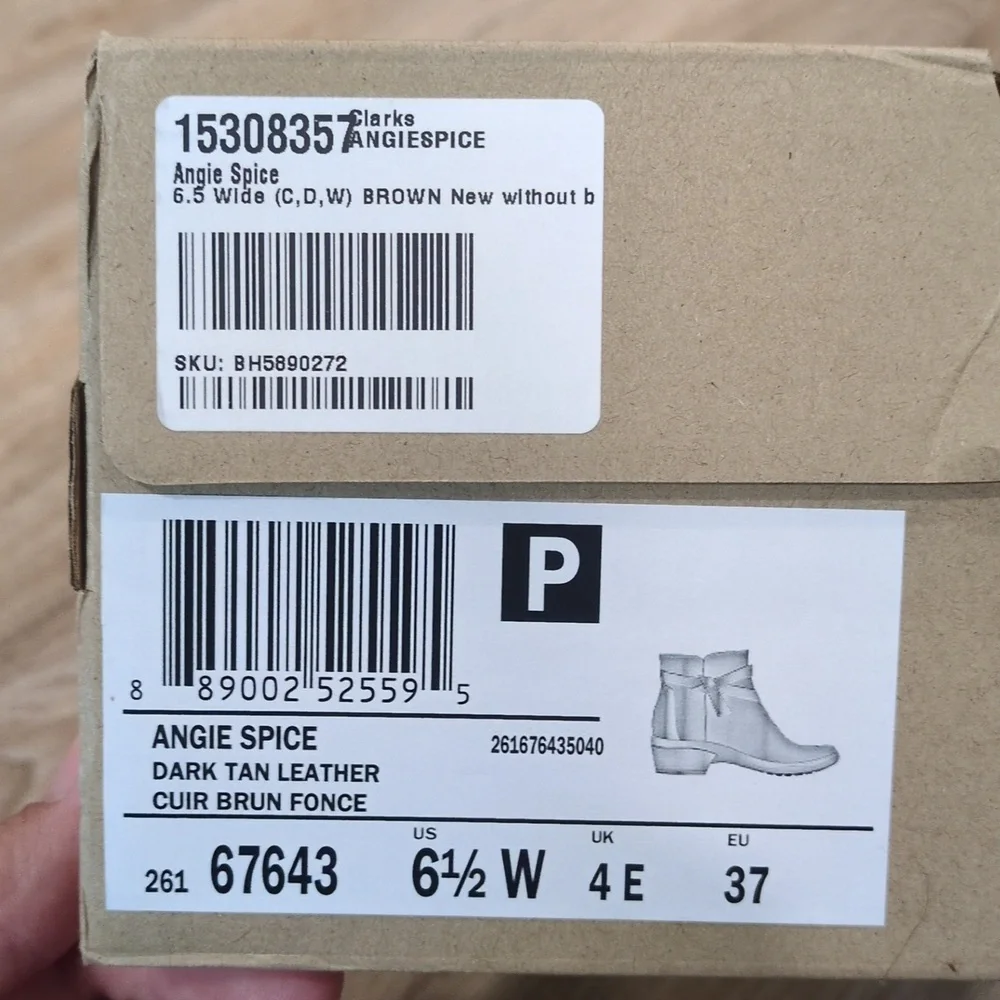 🤎NIB Clarks Women's Dark Brown Ankle Booties size 6.5 W - Picture 16 of 16